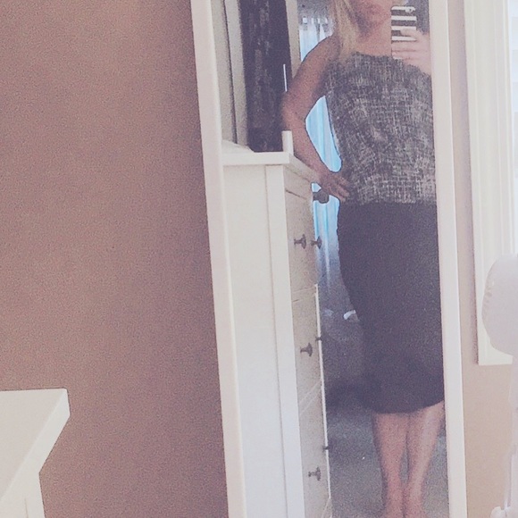 RW&CO - Sleeveless Blouse - M - Picture 2 of 5